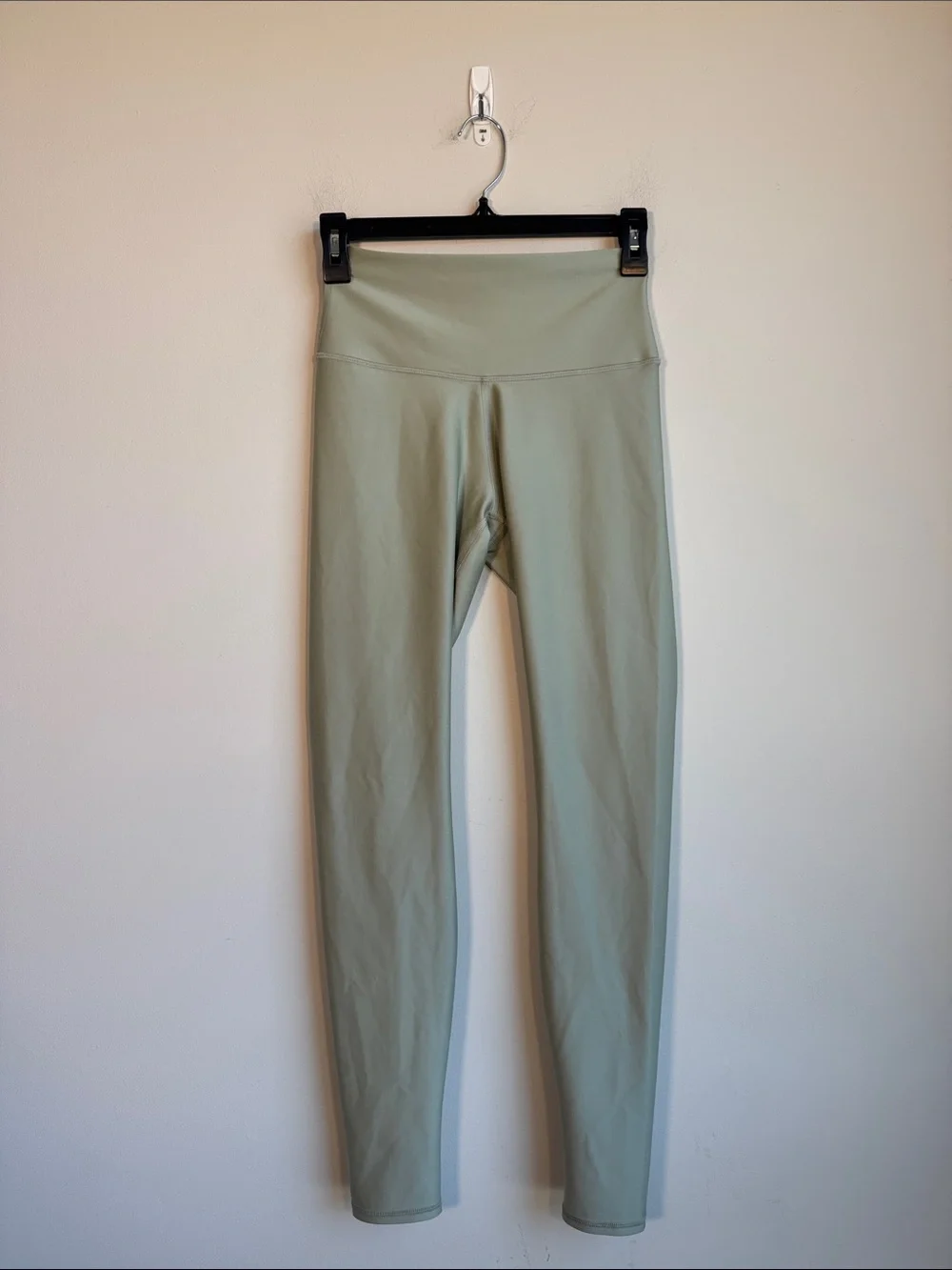ALO Yoga High-Waist Airlift Legging in Limestone - S